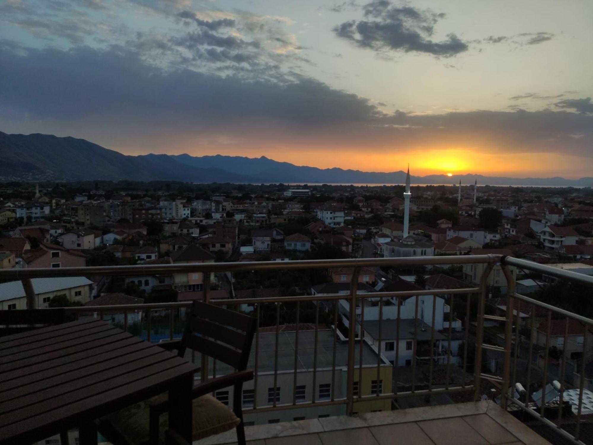 Sunset View Rooftop Szkodra